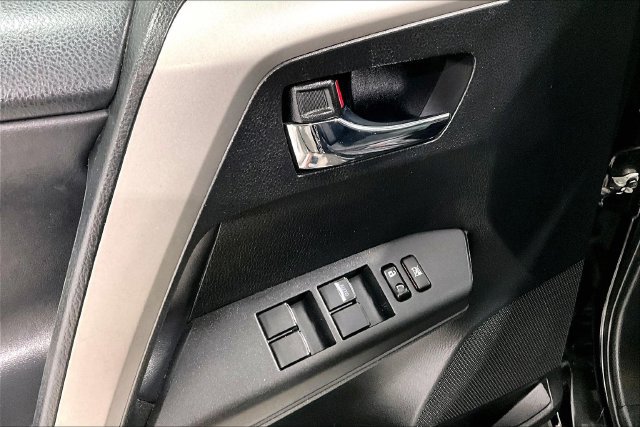 Used 2016 Toyota RAV4 XLE AWD/4WD image 42