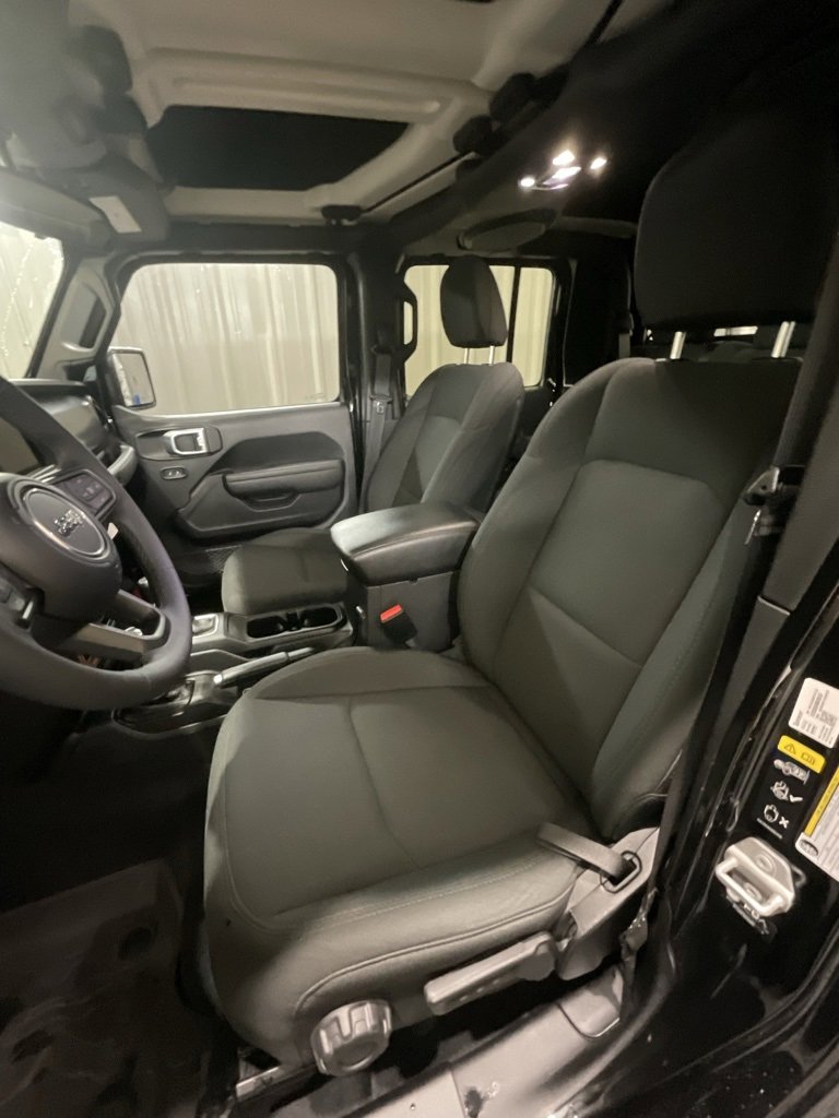Used 2023 Jeep Gladiator Willys image 10