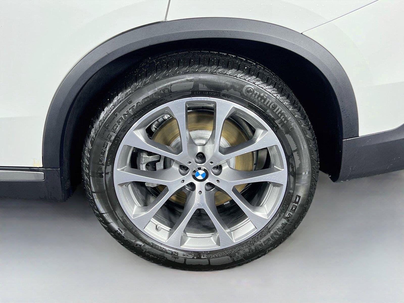 New 2026 BMW X5 xDrive50e w/ Parking Assistance Package AWD/4WD image 31