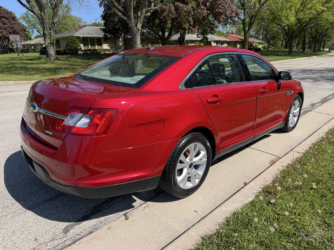 Used 2011 Ford Taurus SEL FWD image 5