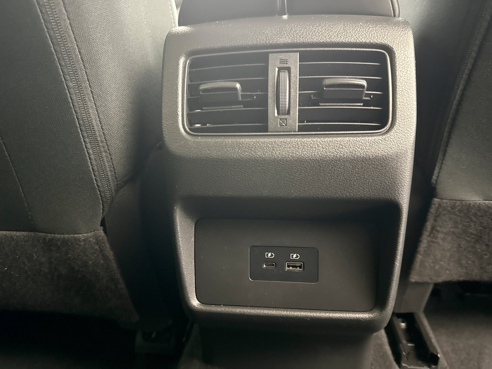Used 2023 Nissan Rogue SV AWD/4WD image 19