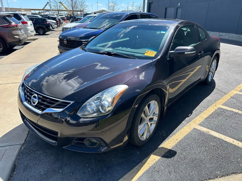 Used 2010 Nissan Altima 3.5 SR w/ Leather Pkg image 2