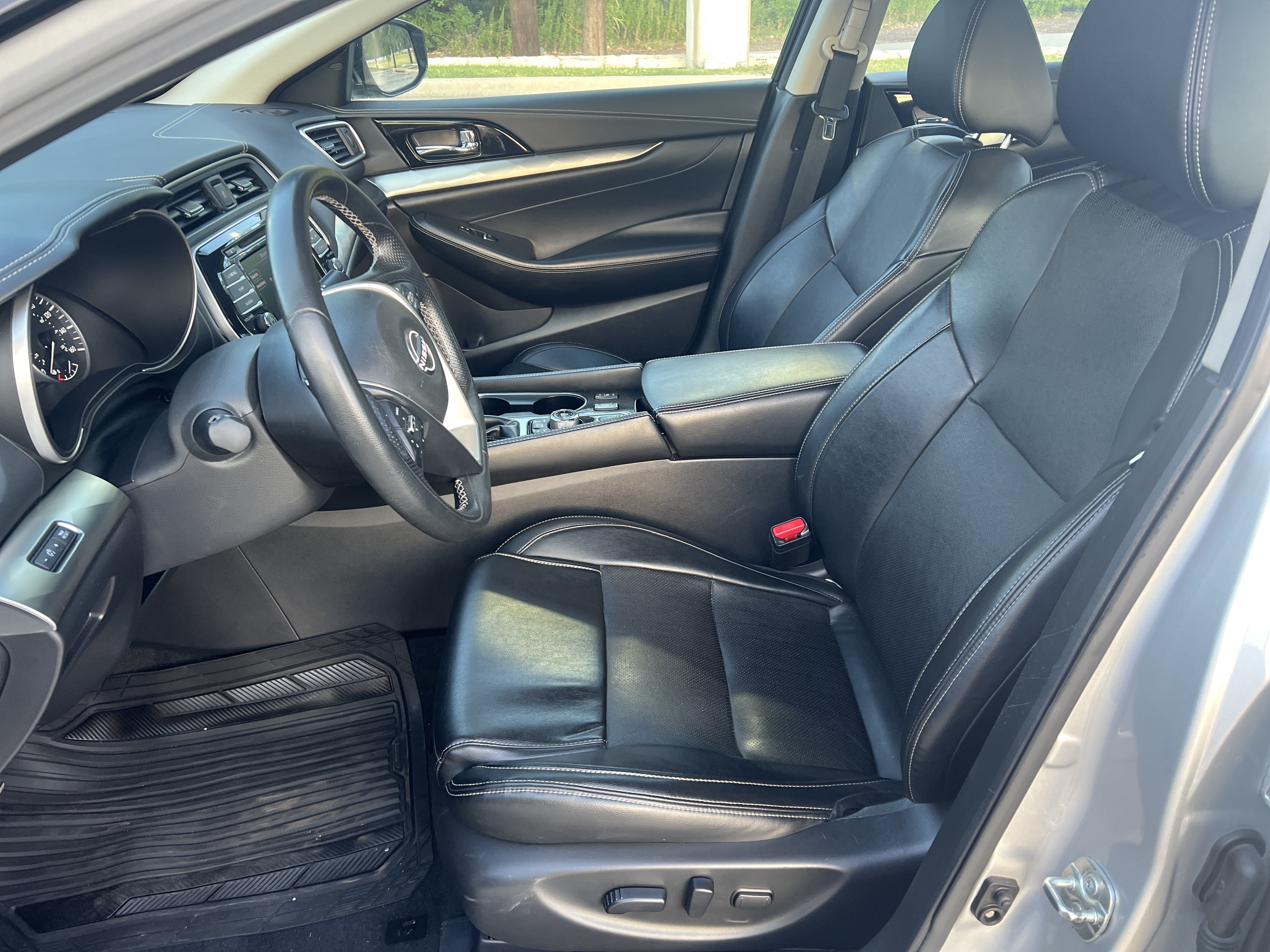 Used 2023 Nissan Maxima SV w/ Floor Mat Group FWD image 14