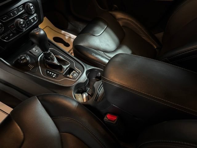 Used 2022 Jeep Cherokee Latitude Lux w/ Mopar Interior Package AWD/4WD image 10