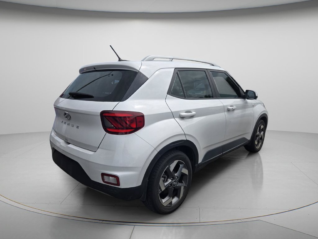 Used 2024 Hyundai Venue SEL FWD image 7