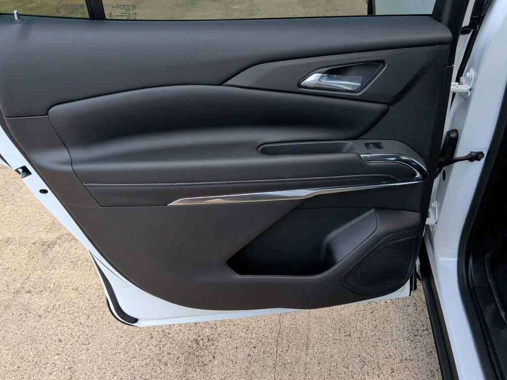 New 2027 Chevrolet Traverse LT w/ Midnight/Sport Edition FWD image 33
