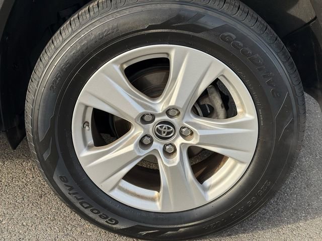 Used 2019 Toyota RAV4 XLE w/ Carpet Mat Package image 30