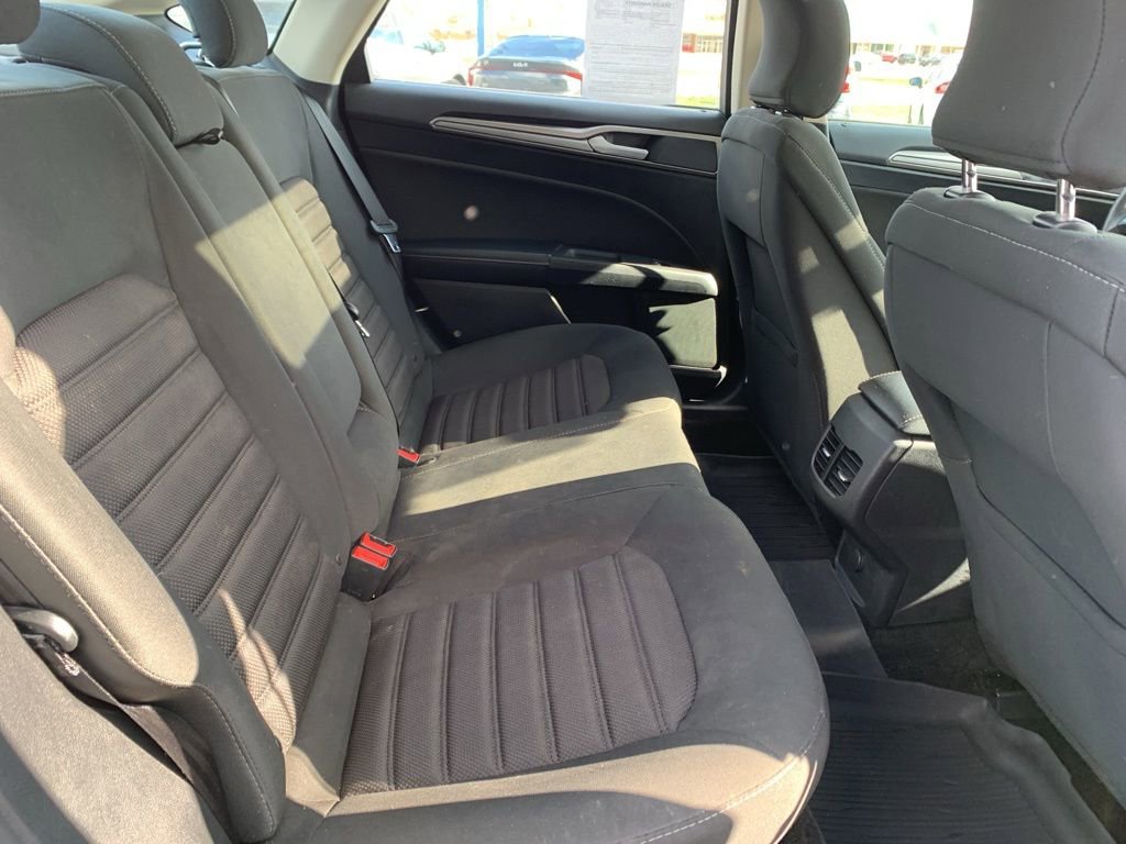 Used 2018 Ford Fusion SE w/ Fusion SE Technology Package image 13