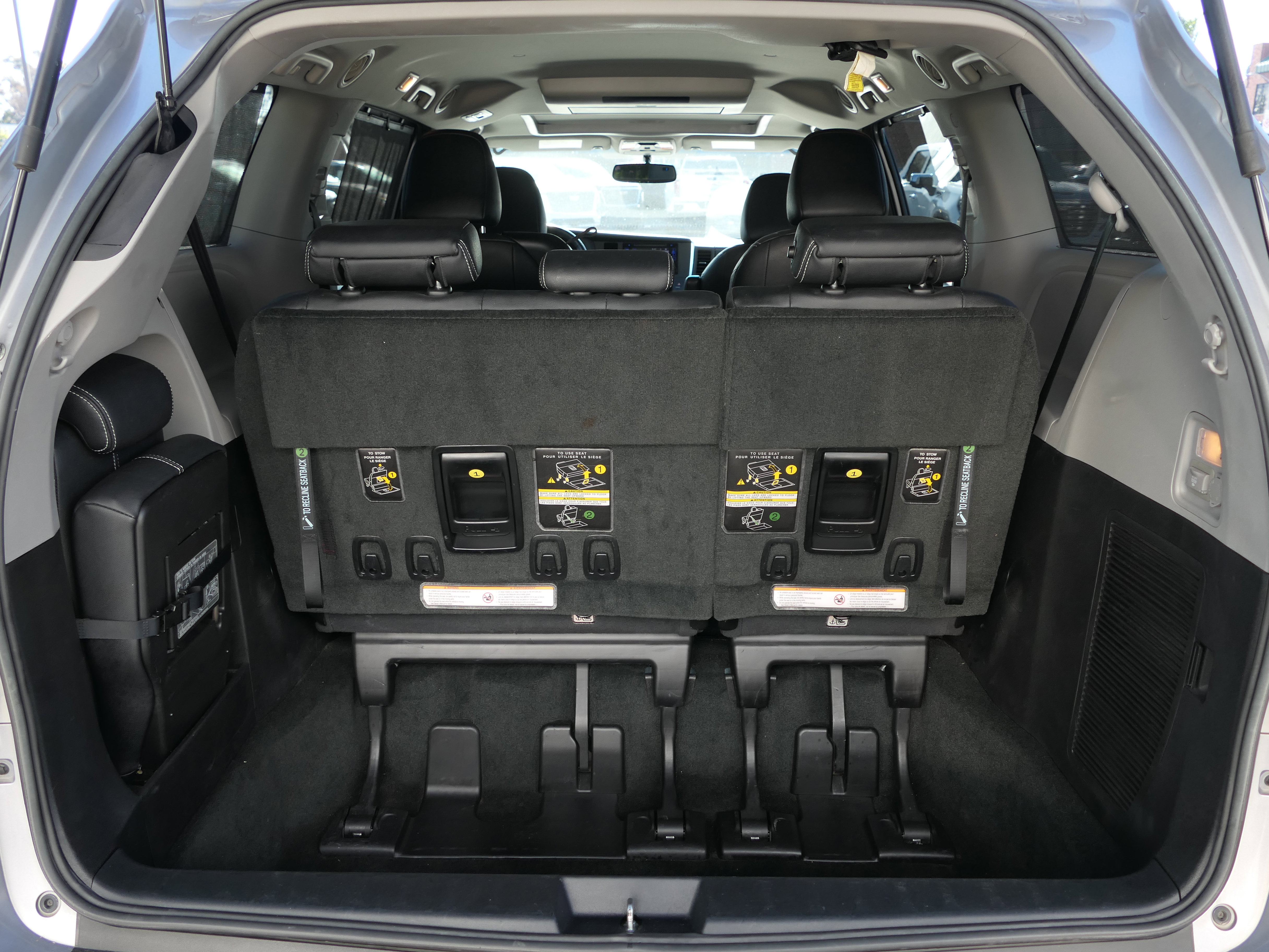 Used 2017 Toyota Sienna SE Premium FWD image 21
