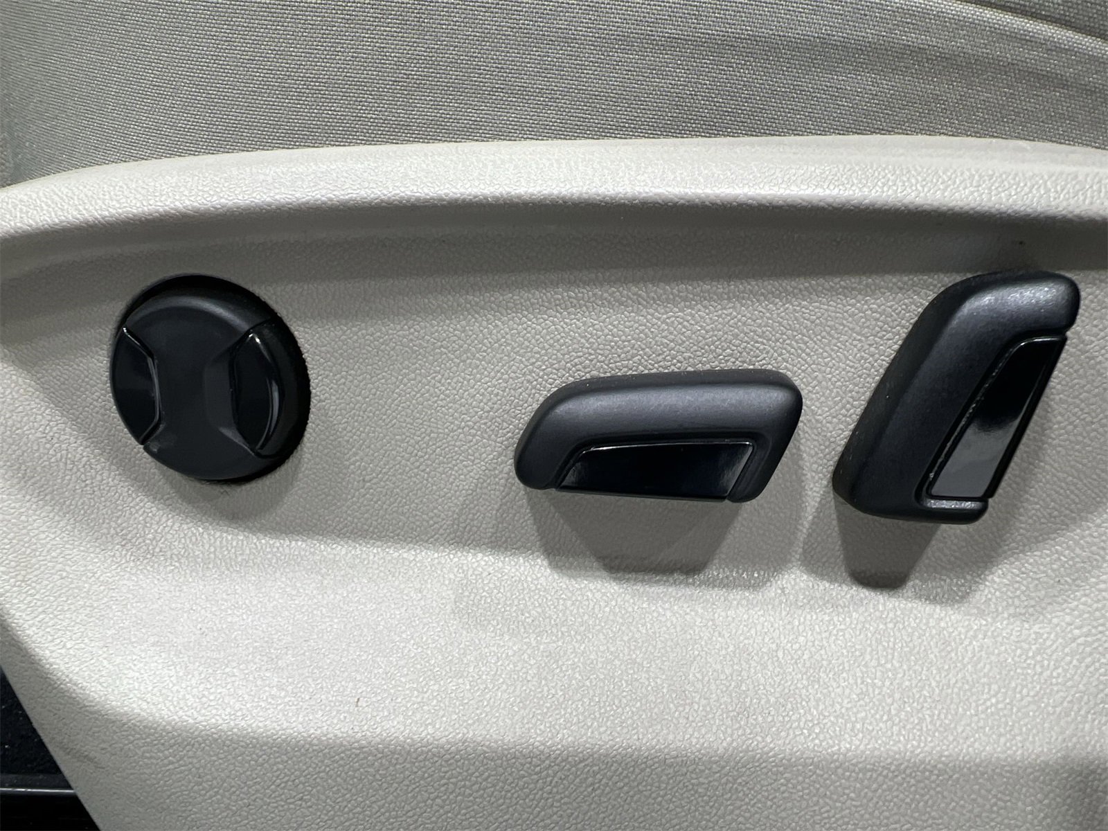 Used 2022 Volkswagen Atlas SE image 12