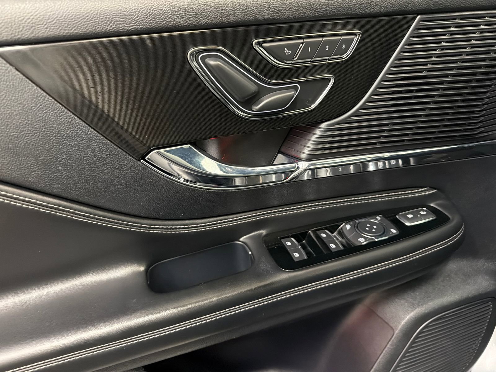 Certified 2022 Lincoln Corsair AWD w/ Premium Package image 33
