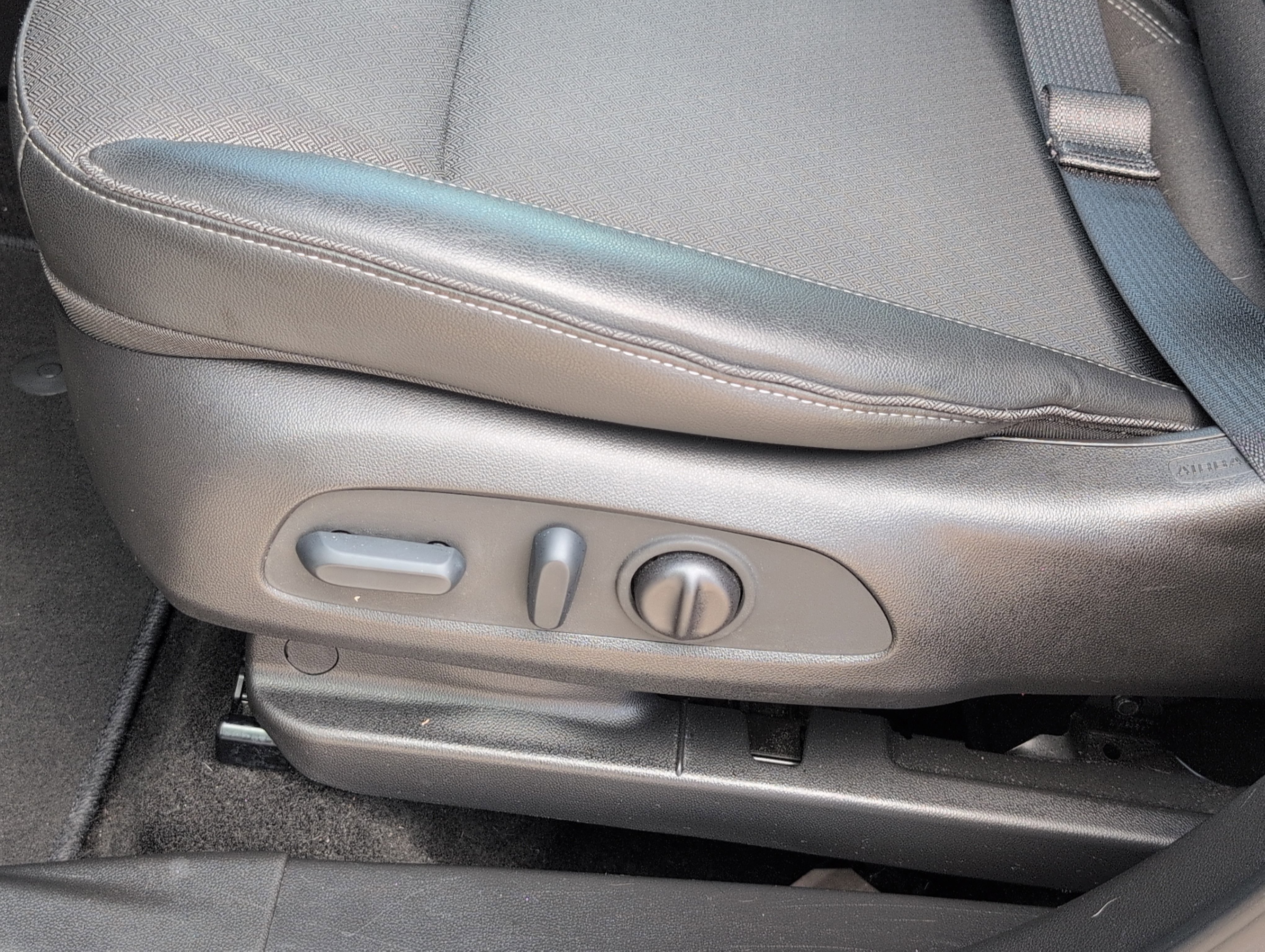 Used 2023 Buick Encore GX Select w/ Sport Touring Package FWD image 14