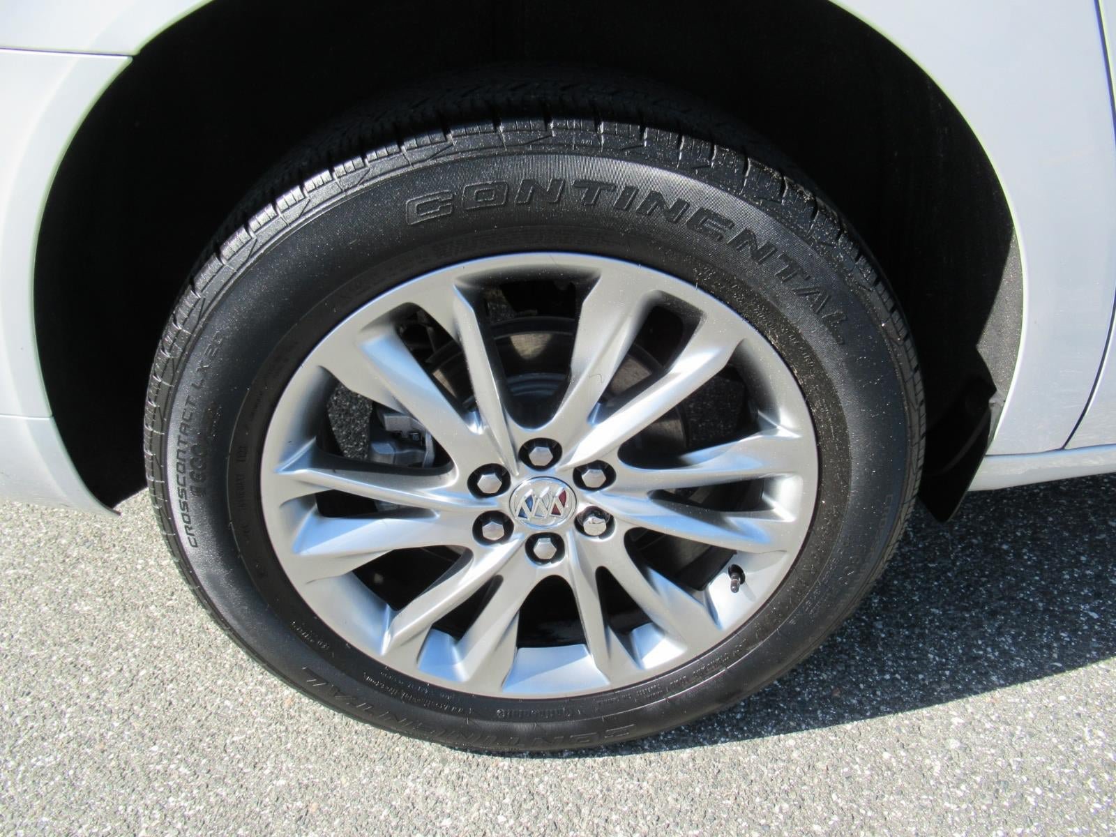 Used 2023 Buick Enclave Avenir w/ Avenir Technology Package FWD image 8