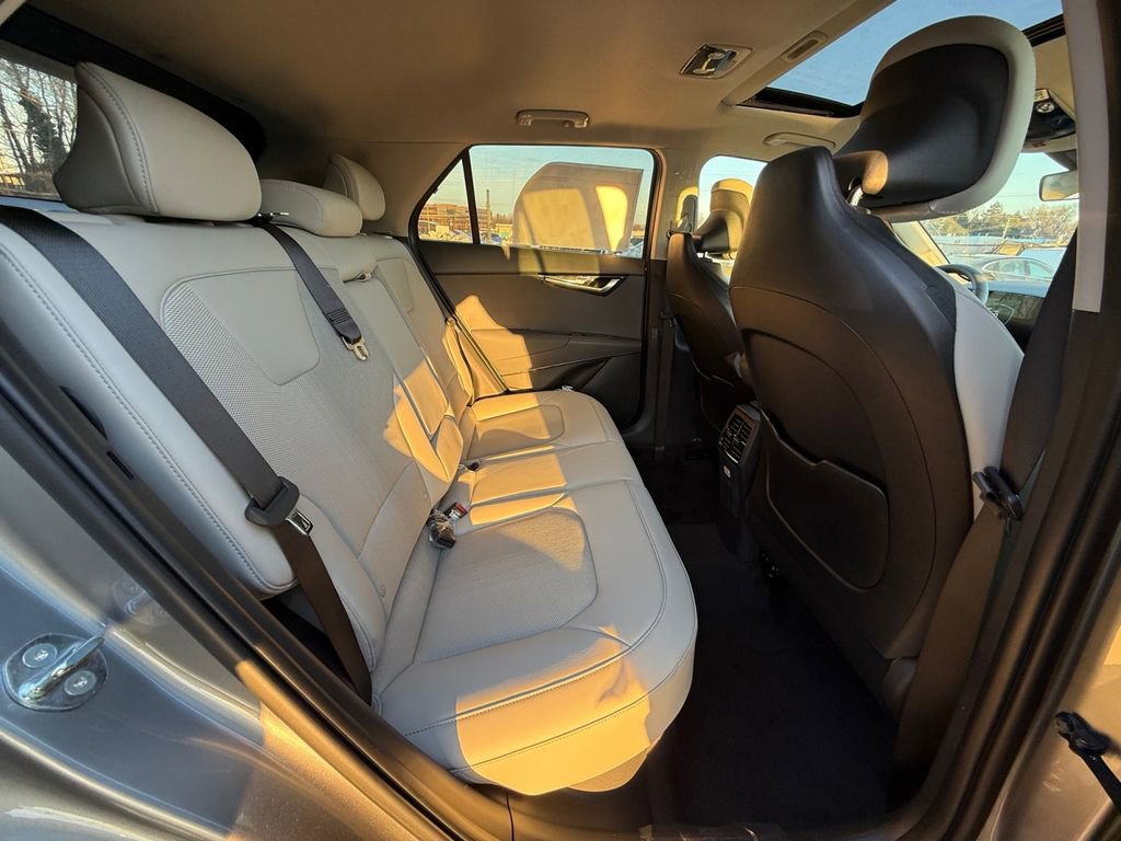 New 2025 Kia Niro EX Touring image 25