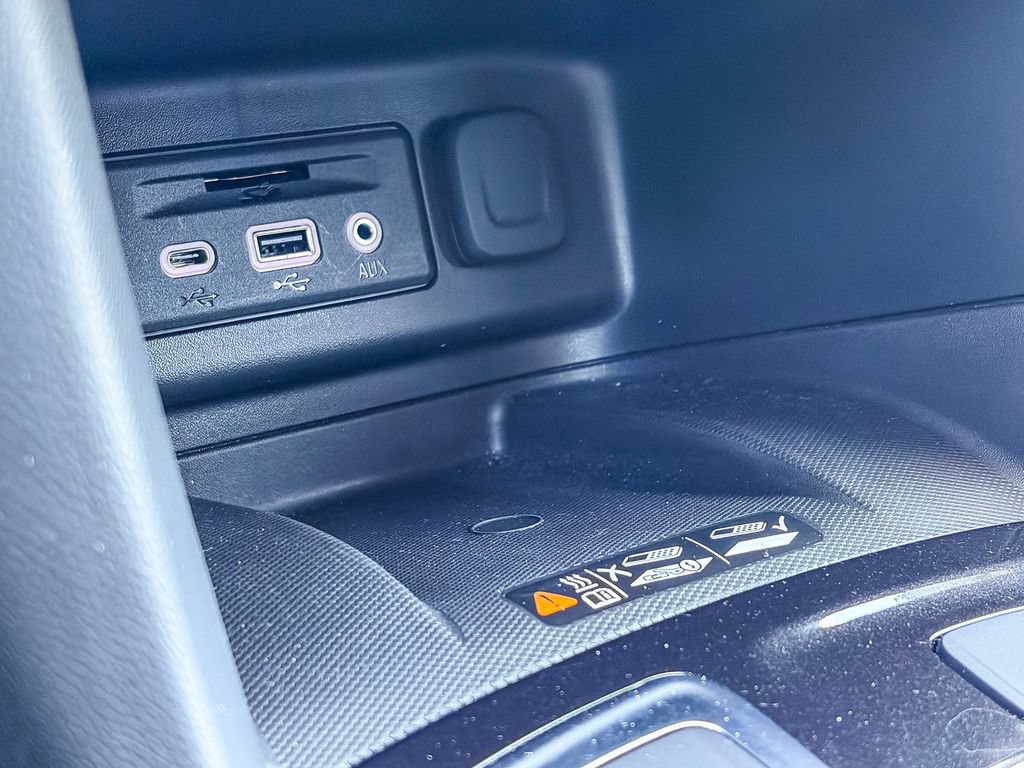 Used 2024 Chevrolet Equinox Premier w/ LPO, Floor Liner Package AWD/4WD image 33