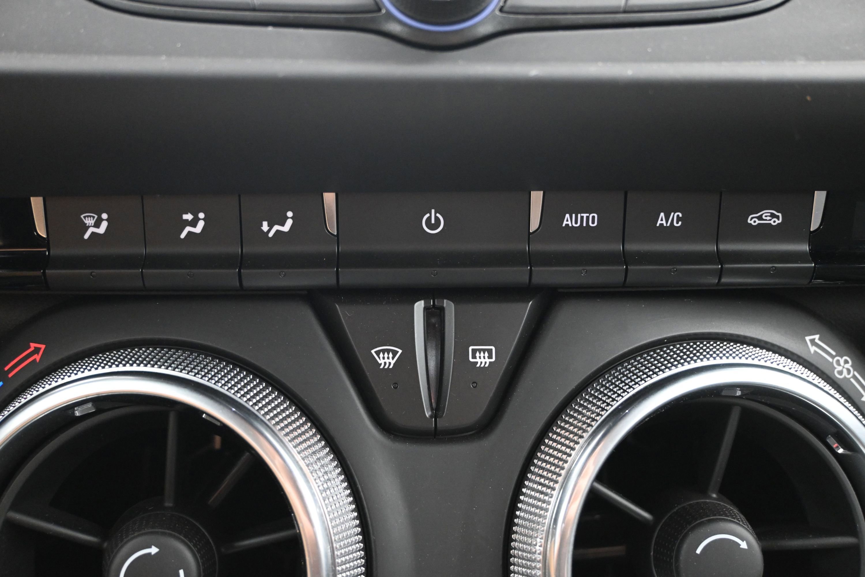 Used 2021 Chevrolet Camaro LS RWD image 16