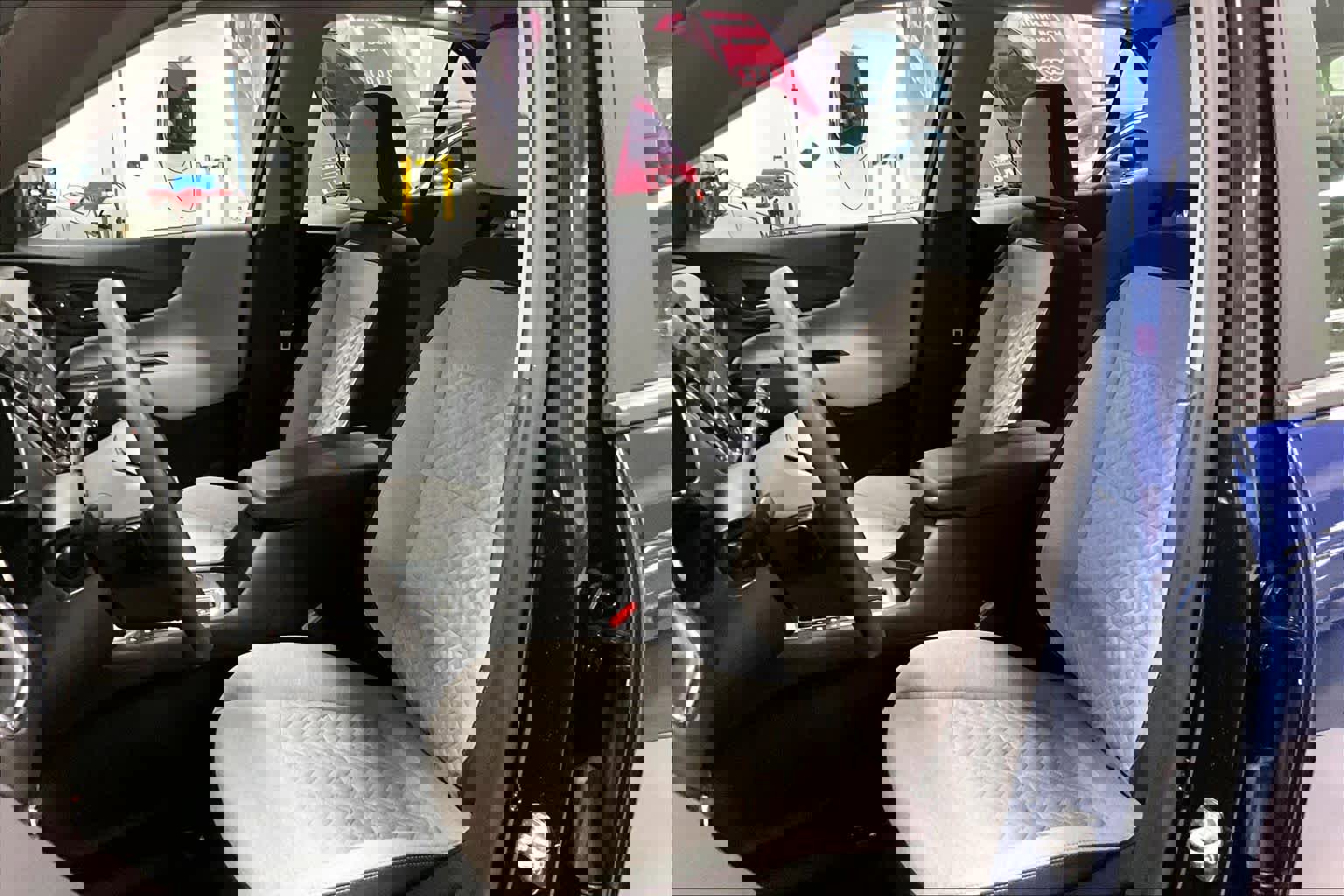 Used 2023 Chevrolet Equinox LS image 11