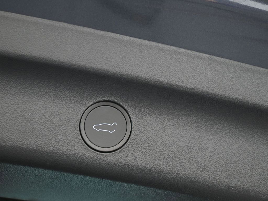 Used 2022 Tesla Model Y Performance image 33