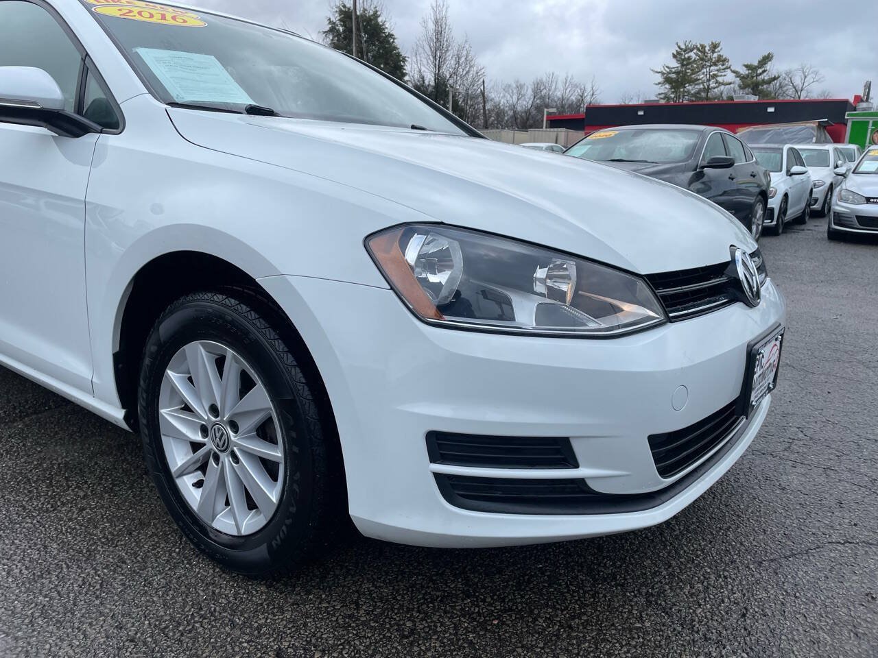Used 2016 Volkswagen Golf S FWD image 11