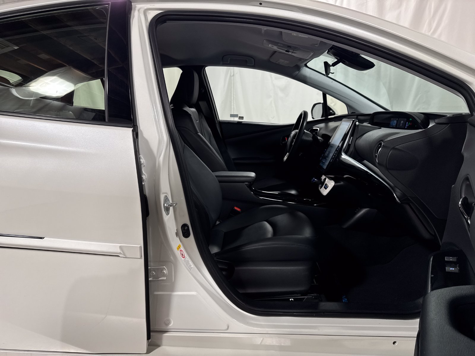 Used 2017 Toyota Prius Prime Premium w/ Carpet Mat Package FWD image 15