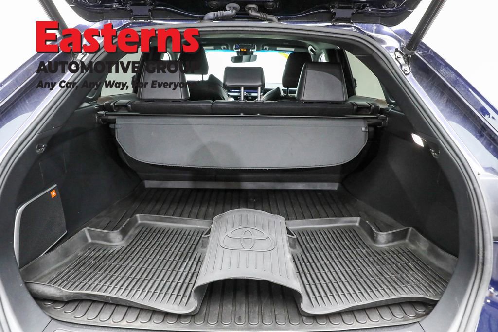 Used 2023 Toyota Venza XLE image 9