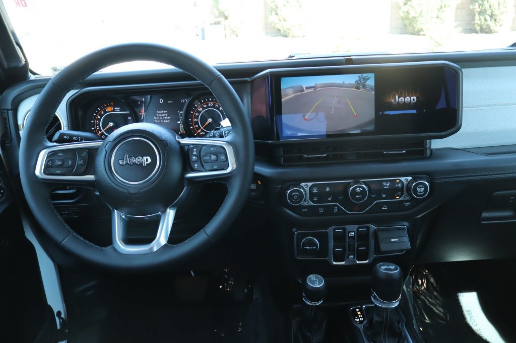 Certified 2026 Jeep Wrangler Unlimited Sahara AWD/4WD image 26