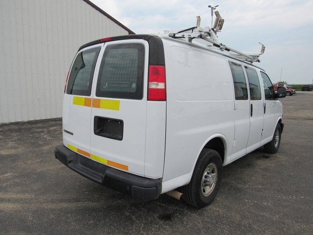 Used 2018 Chevrolet Express 2500 w/ Driver Convenience Package RWD image 3