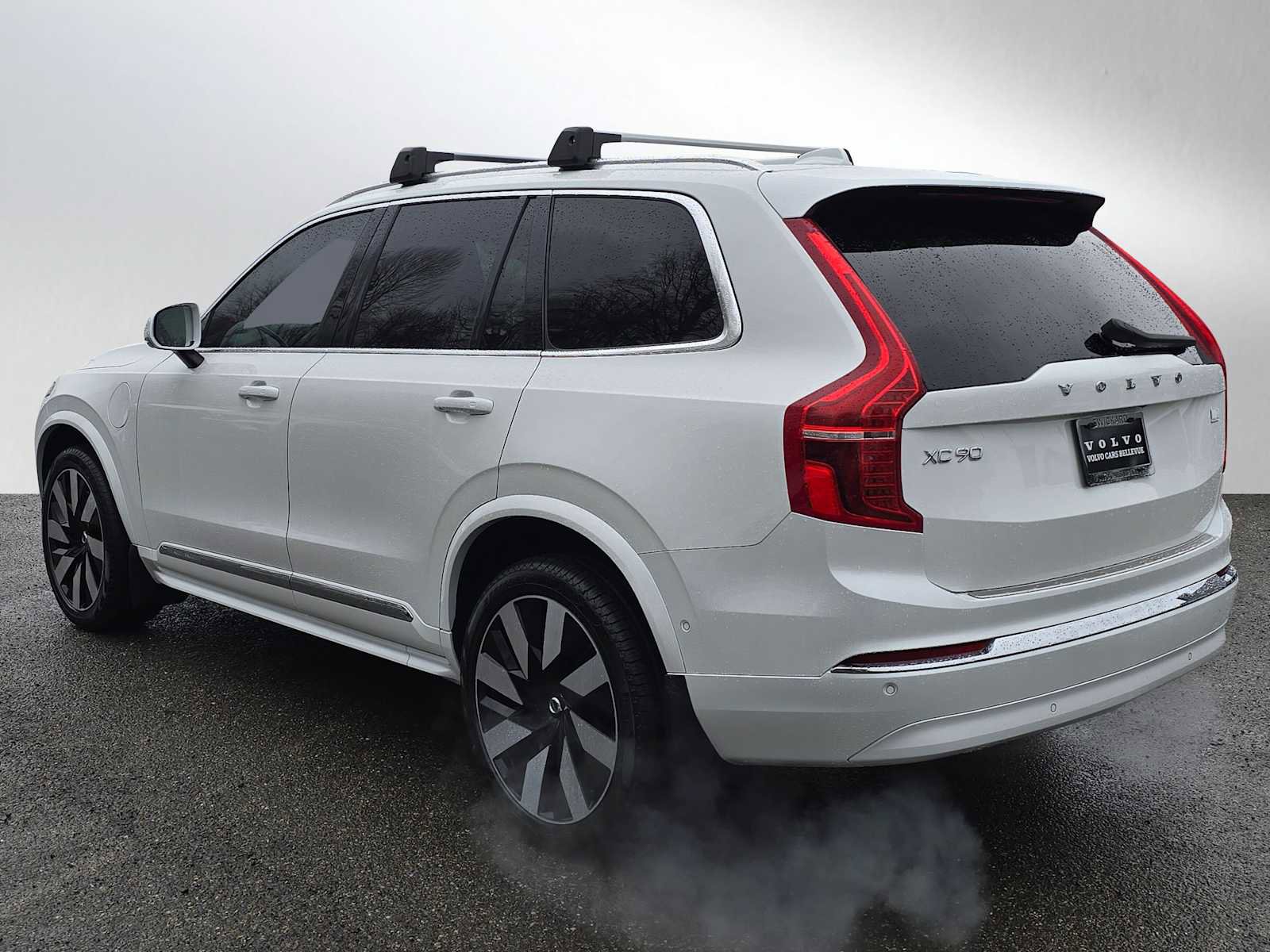 Certified 2023 Volvo XC90 T8 Ultimate w/ Lounge Package image 5