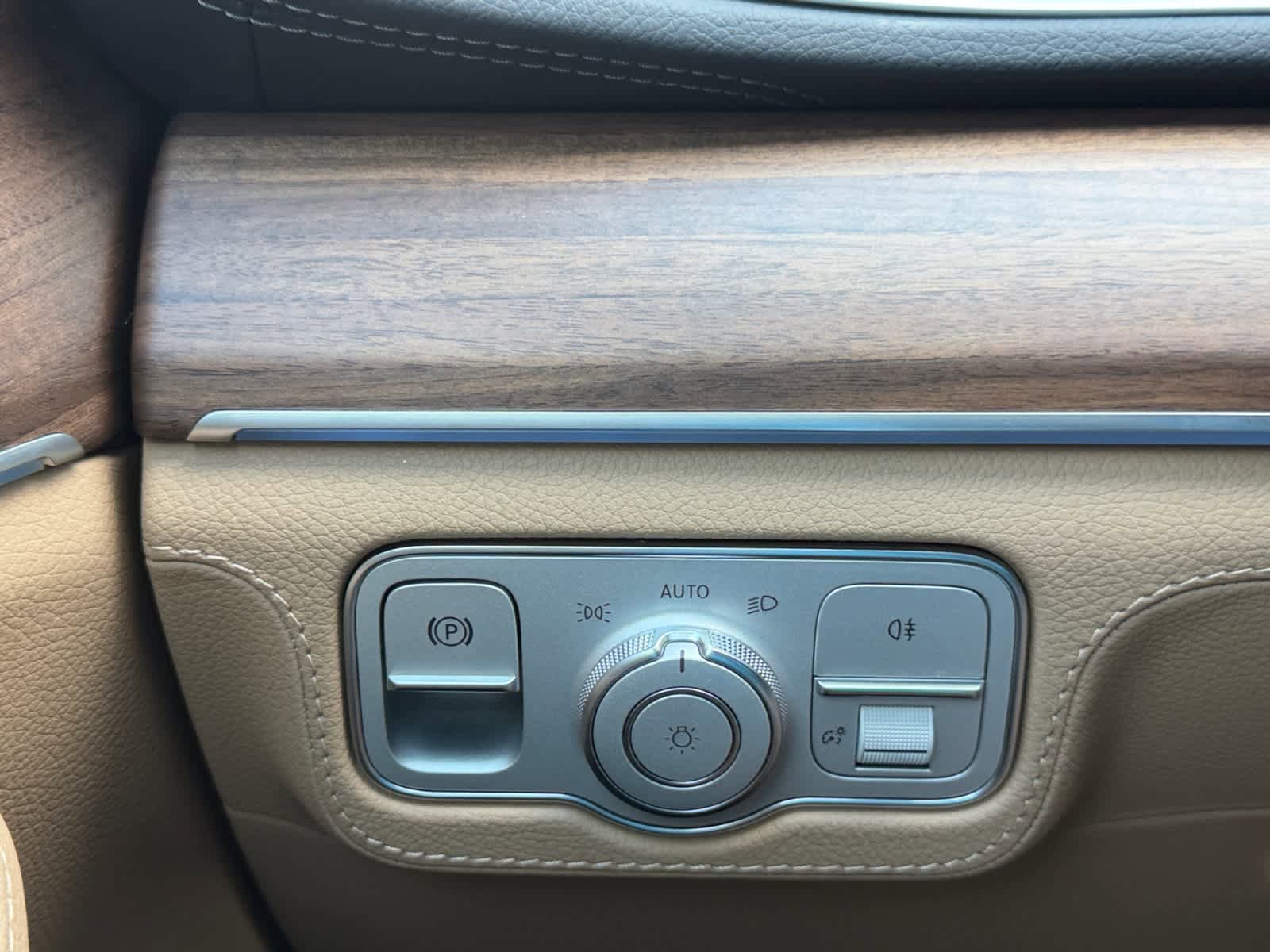 Used 2014 Mercedes-Benz E 350 4MATIC Sedan image 22