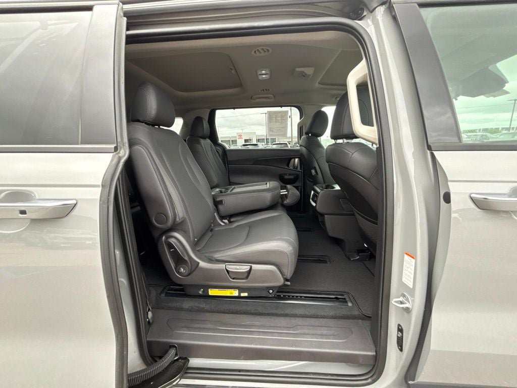 Used 2026 Kia Carnival SX Prestige FWD image 35
