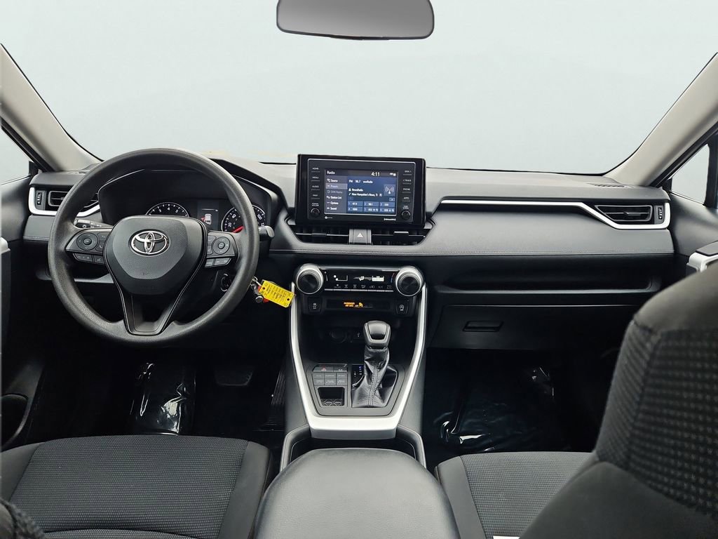 Used 2021 Toyota RAV4 LE image 11