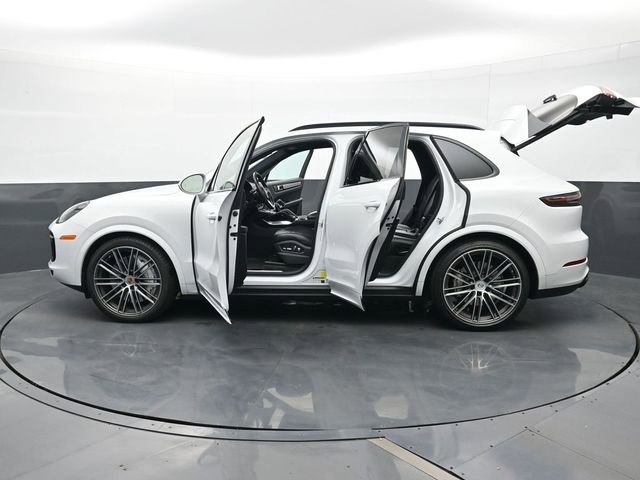 Certified 2021 Porsche Cayenne Turbo AWD/4WD image 30