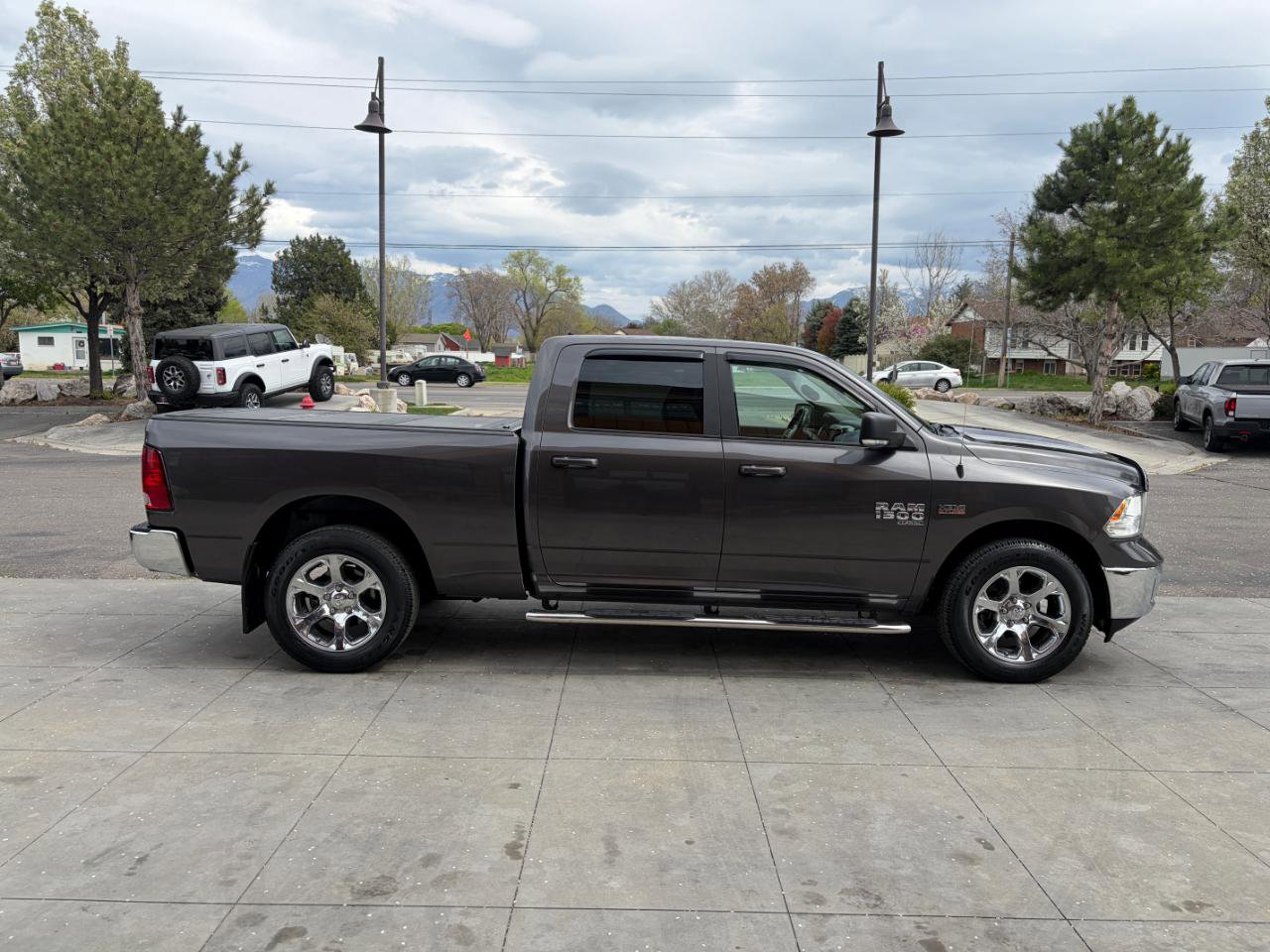 Used 2021 RAM 1500 Classic SLT w/ SLT Plus D￩cor Group image 3