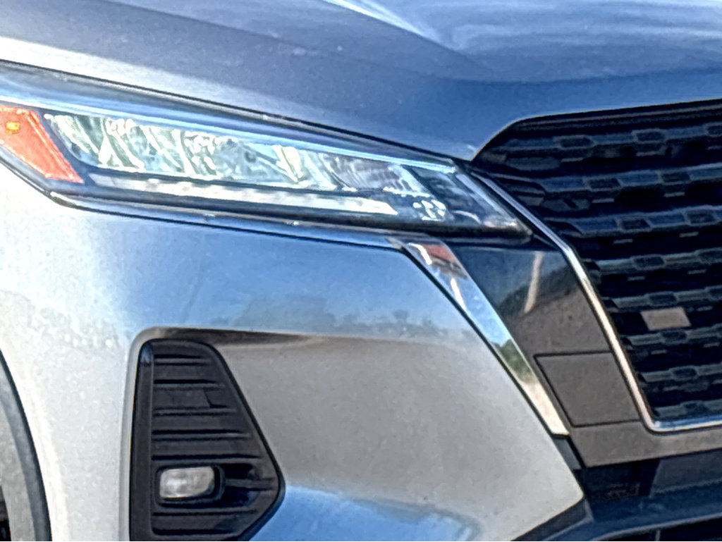 Used 2022 Nissan Kicks SR w/ Premium Package FWD image 16
