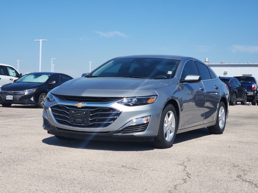 Used 2025 Chevrolet Malibu LS FWD image 2