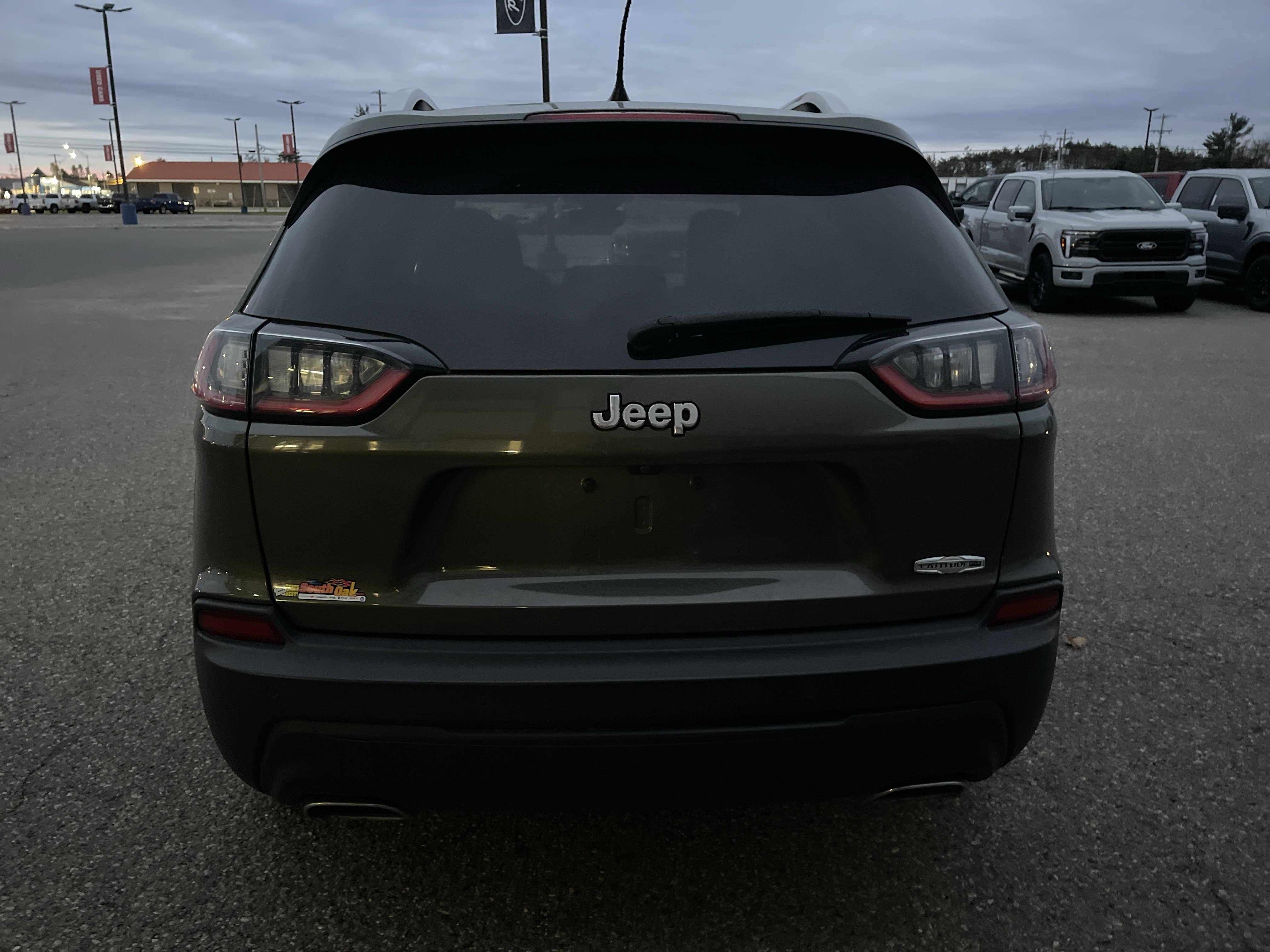 Used 2021 Jeep Cherokee Latitude Lux w/ Sun & Sound Group AWD/4WD image 5