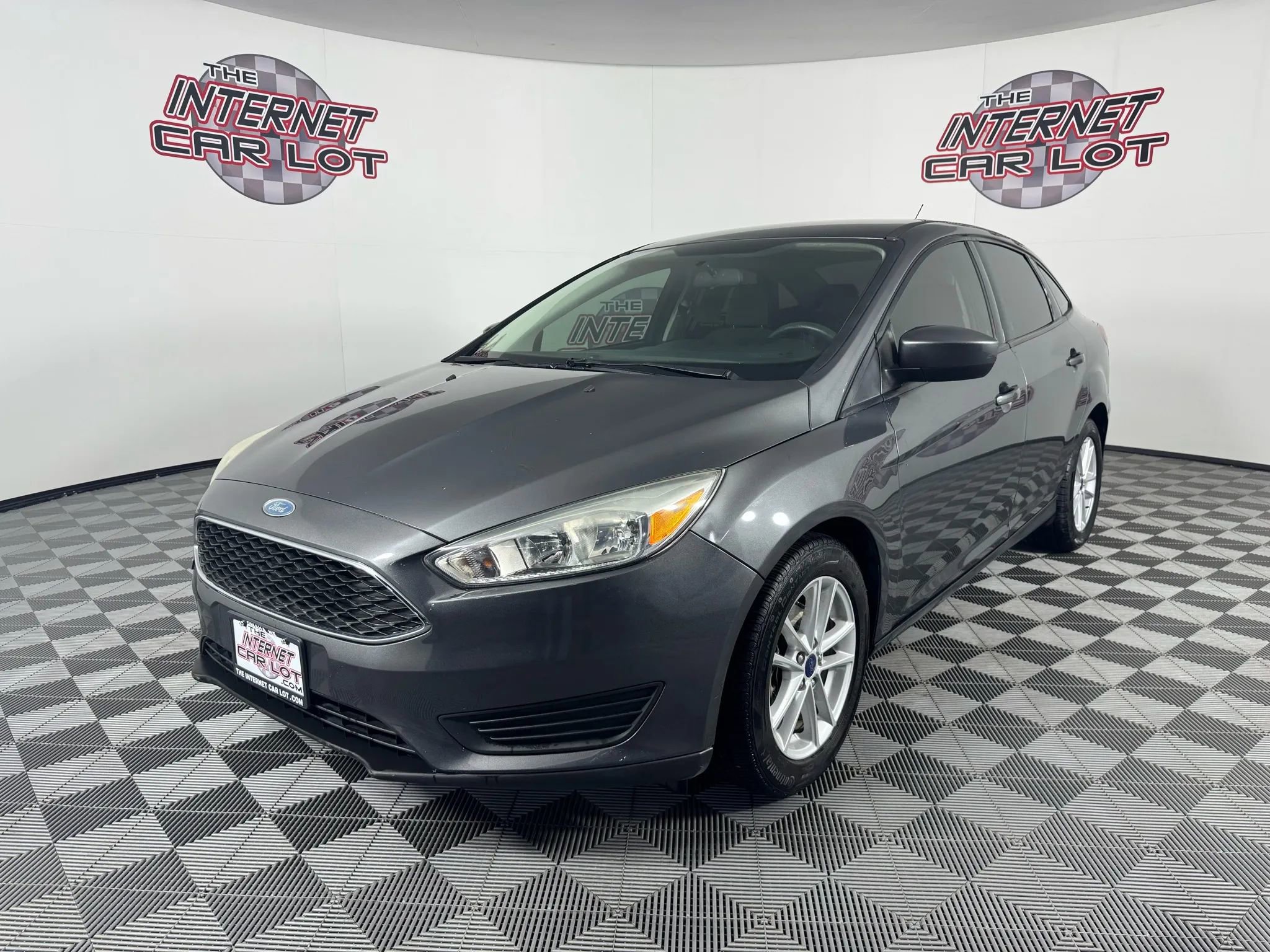 Used 2018 Ford Focus SE FWD image 3