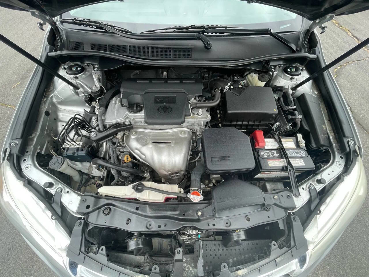 Used 2016 Toyota Camry LE image 14