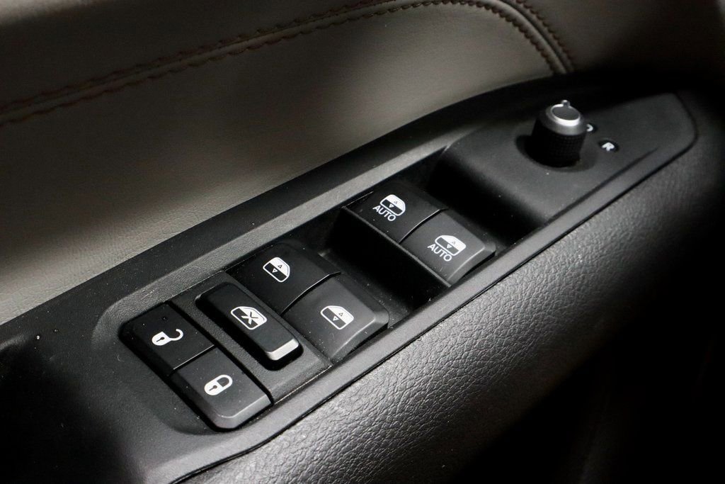 Used 2024 Jeep Compass Limited image 25