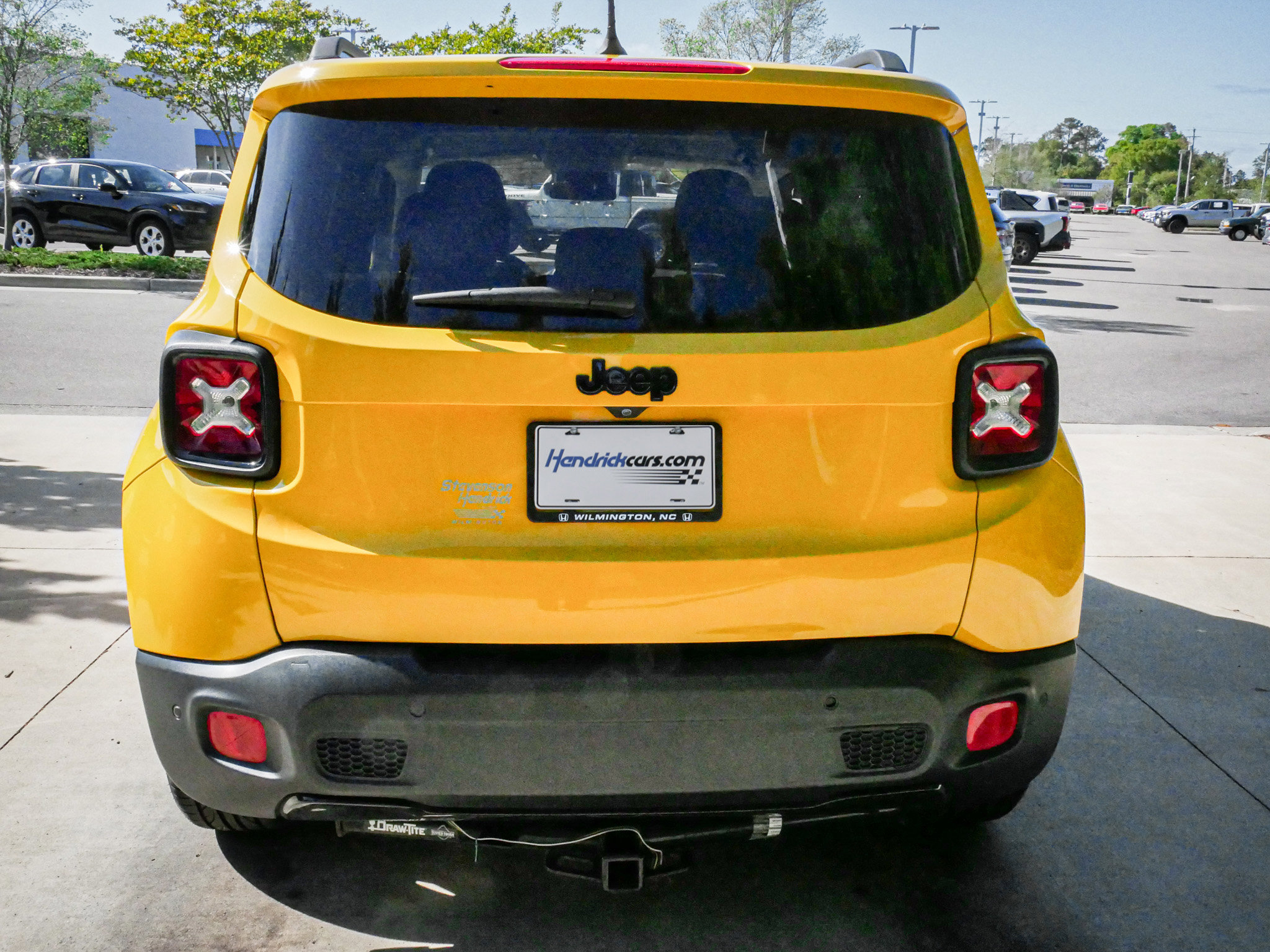 Used 2017 Jeep Renegade Altitude w/ Advanced Technology Group FWD image 9