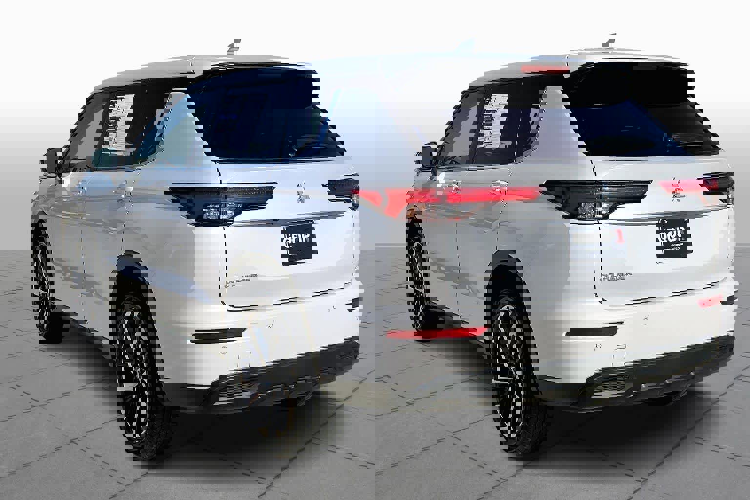 Used 2024 Mitsubishi Outlander SE image 12