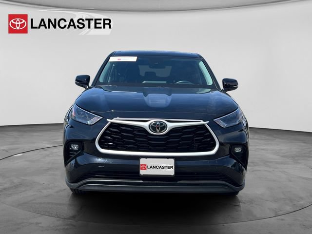 Certified 2025 Toyota Highlander LE FWD image 2