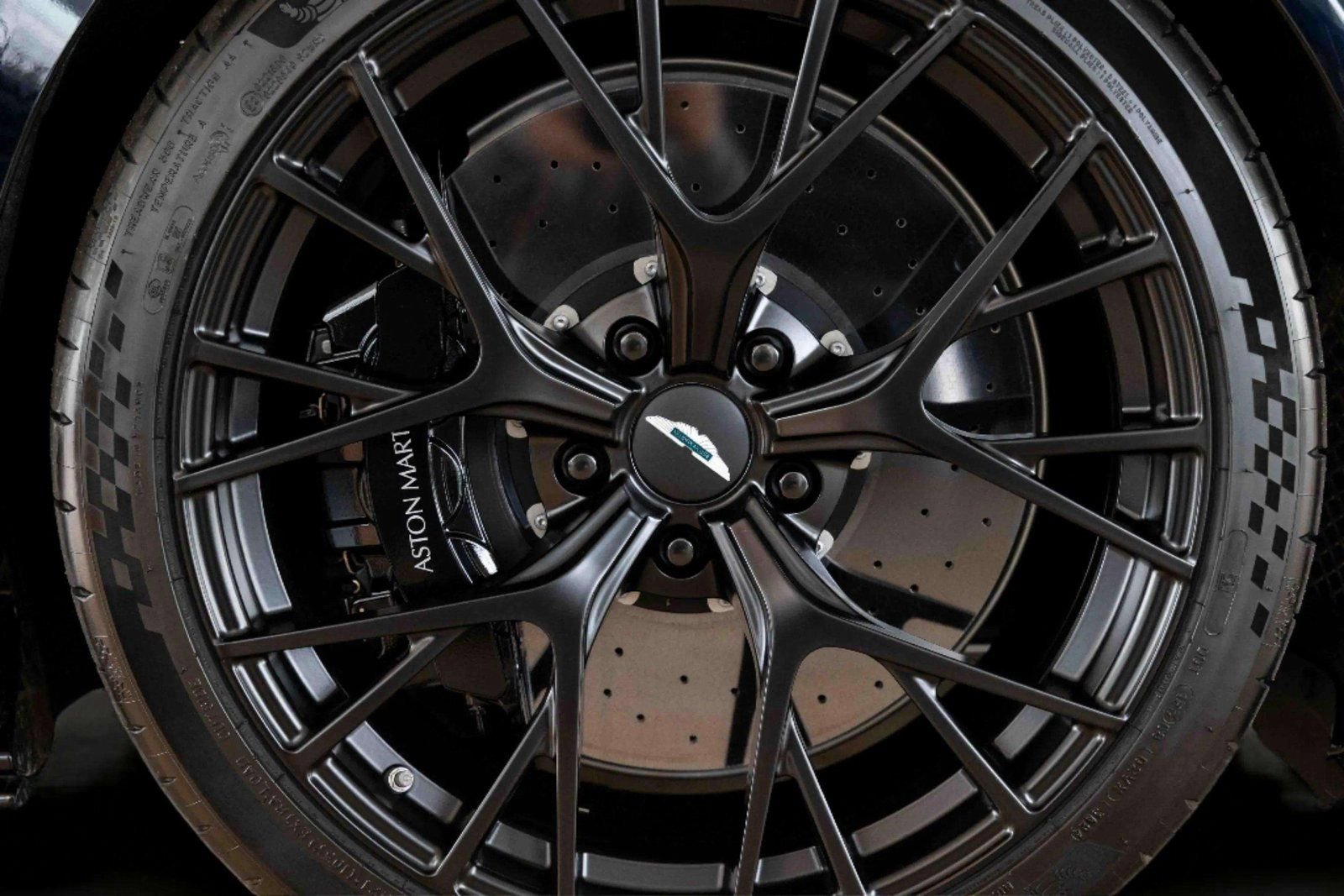 Used 2025 Aston Martin DB12 Coupe RWD image 21