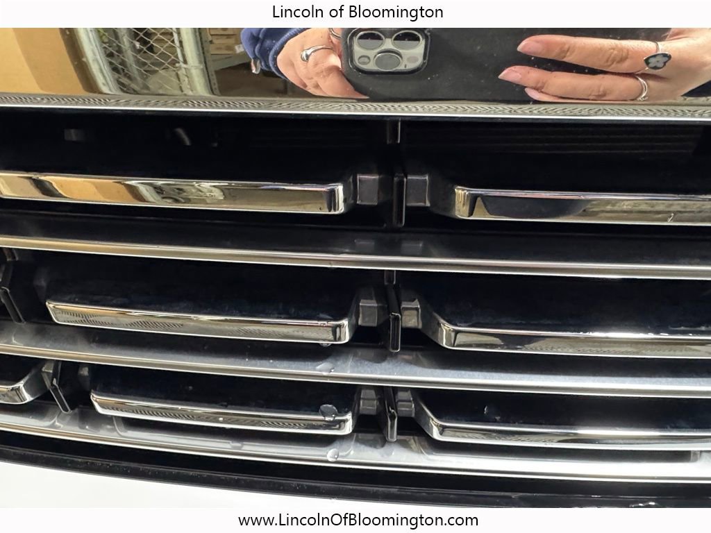 Used 2021 Chevrolet Suburban Premier w/ Premium Package image 11