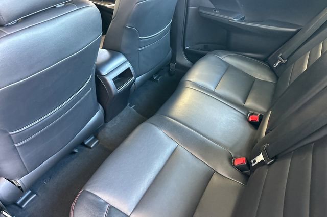 Used 2015 Toyota Camry SE w/ Moonroof Package FWD image 14