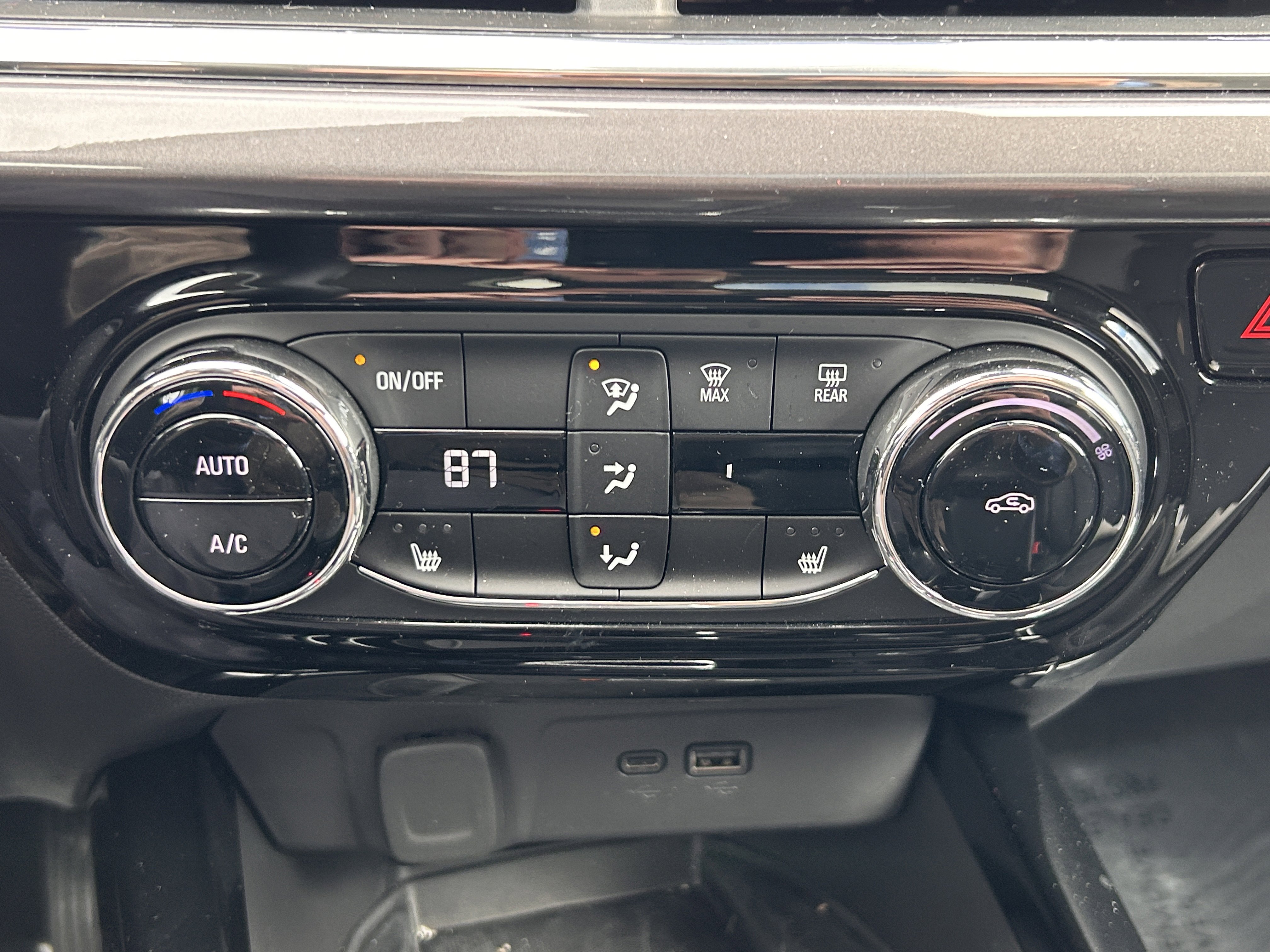 Used 2025 Chevrolet Trax ACTIV w/ Sunroof Package image 15