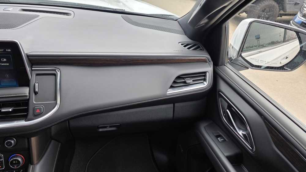 Used 2024 Chevrolet Suburban High Country w/ Advanced Technology Package AWD/4WD image 17