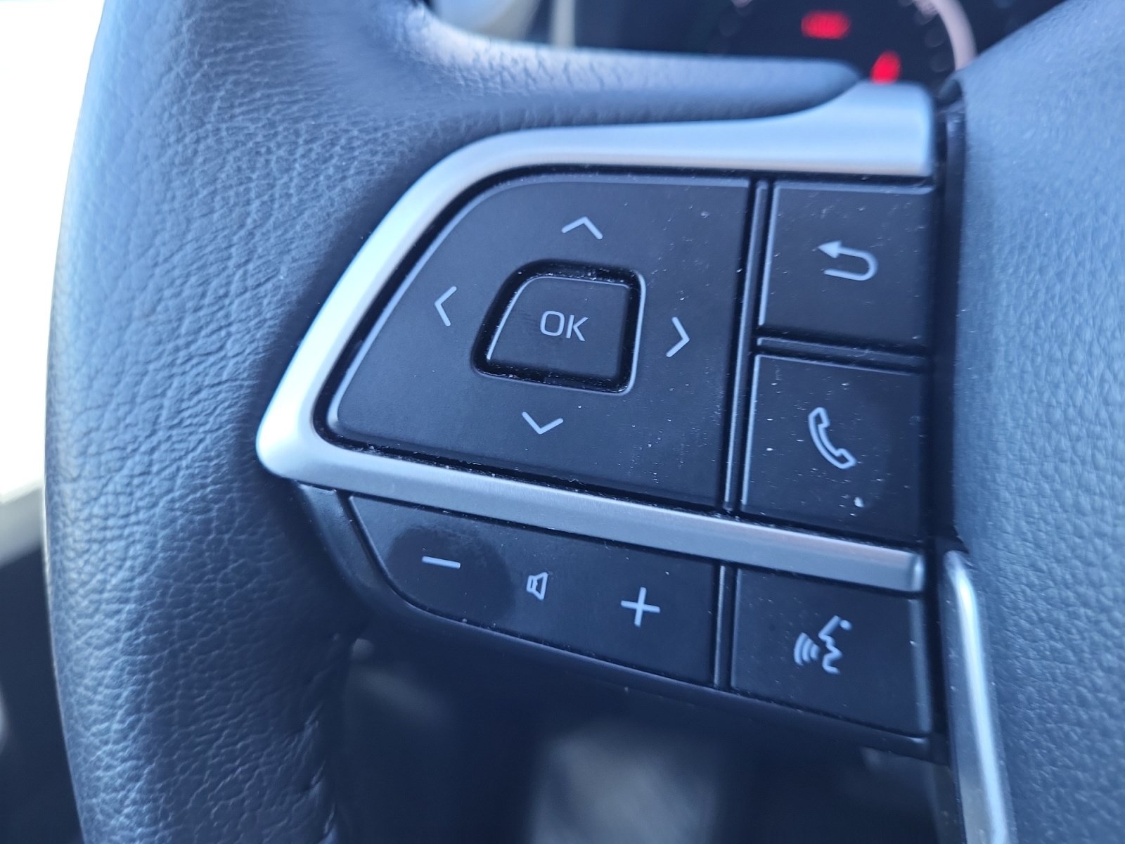 Used 2025 Toyota Sienna XLE FWD image 23