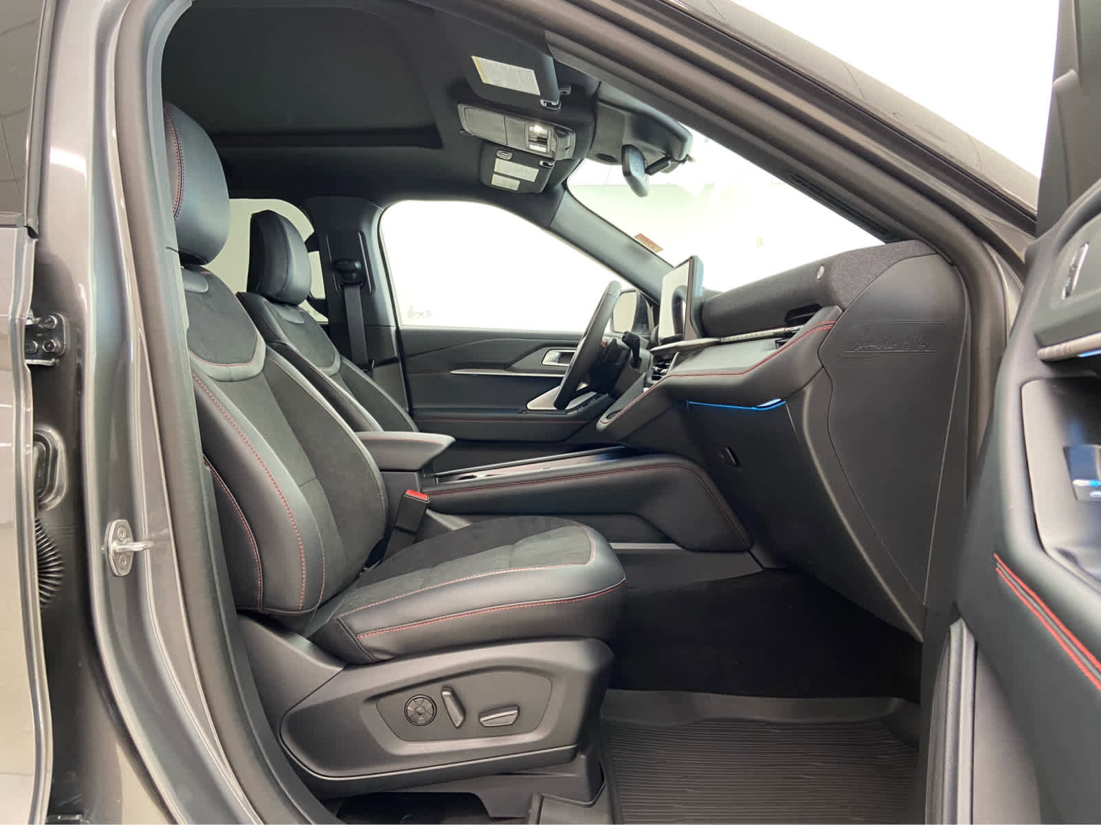 New 2025 Ford Explorer ST image 18