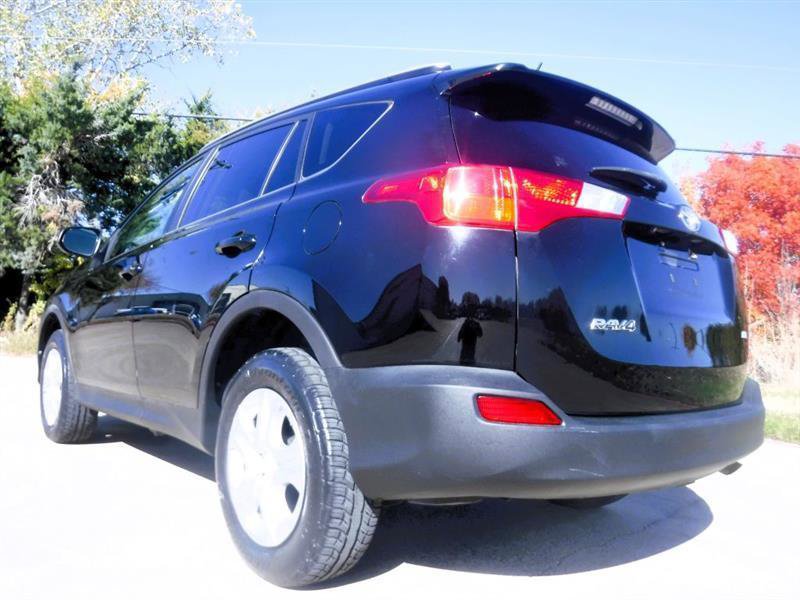 Used 2015 Toyota RAV4 LE FWD image 13